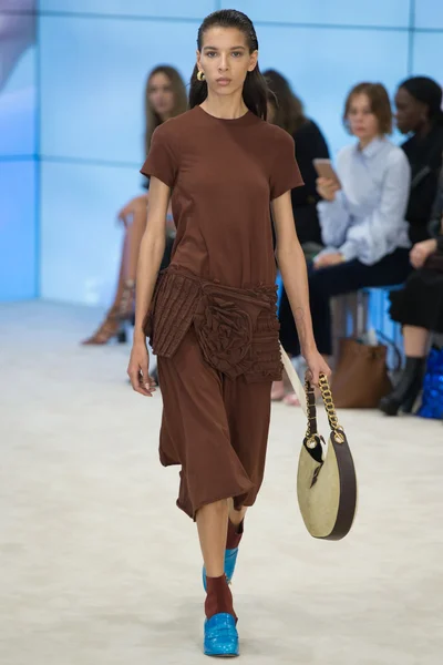 Look 17